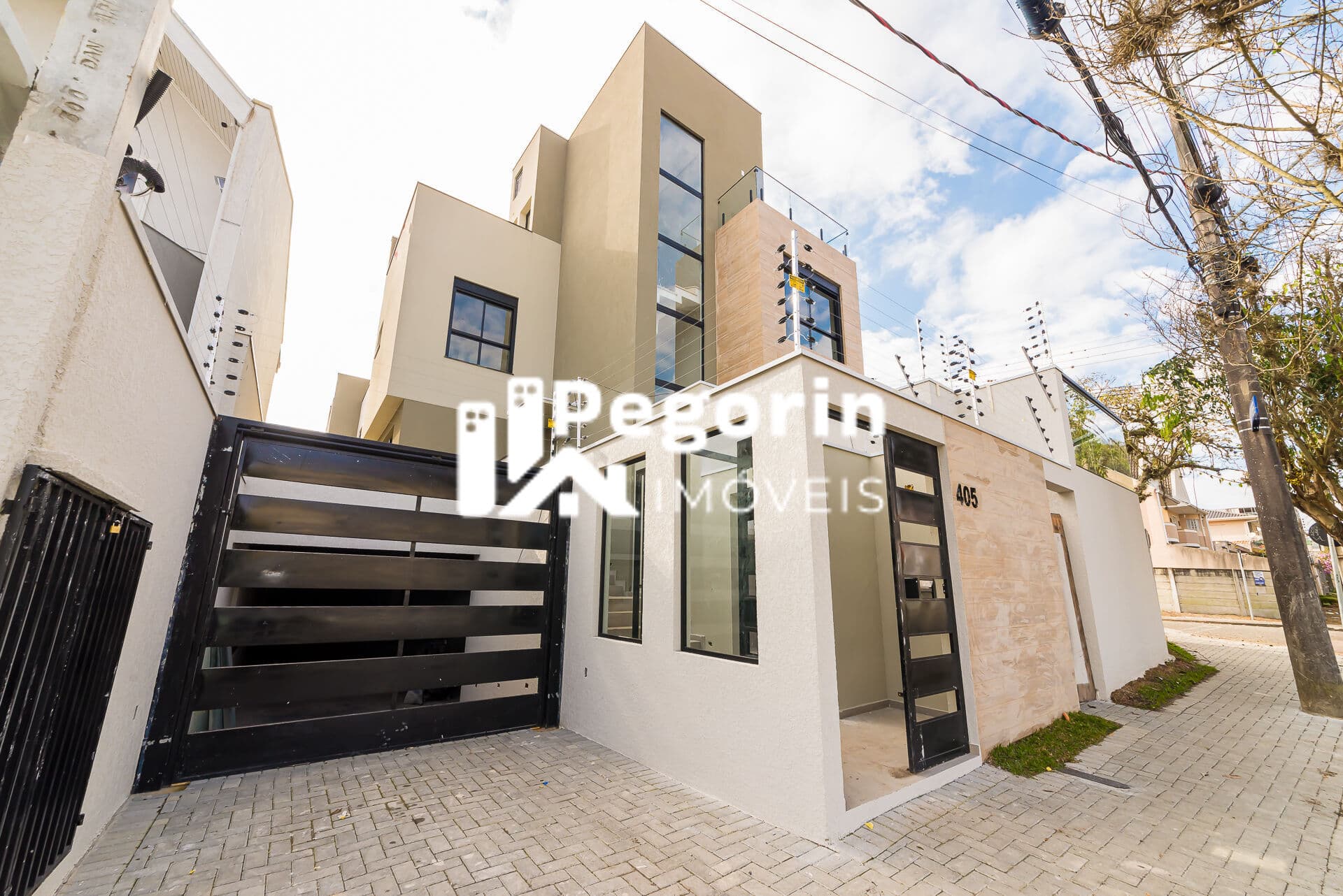 Casa Triplex 03 quartos todos com suíte