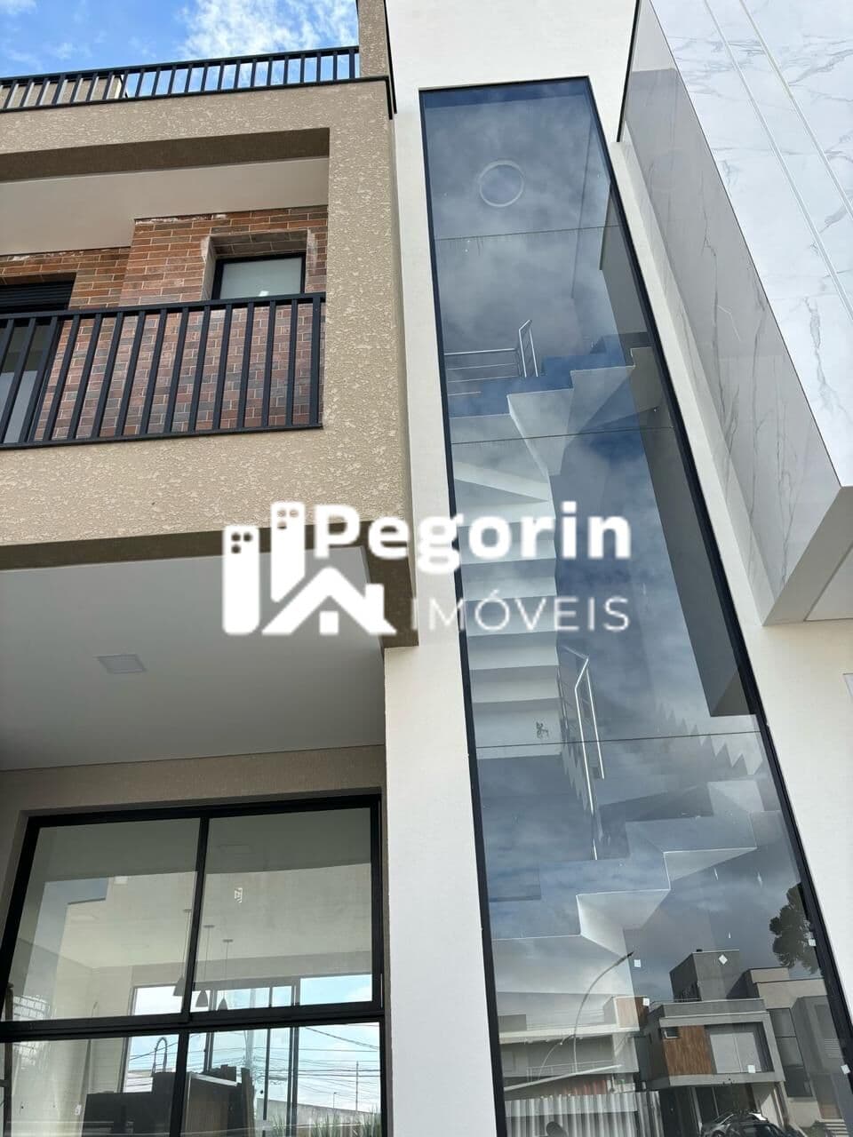 Sobrado à venda em Curitiba, Pinheirinho, com 3 quartos, 217,00m²