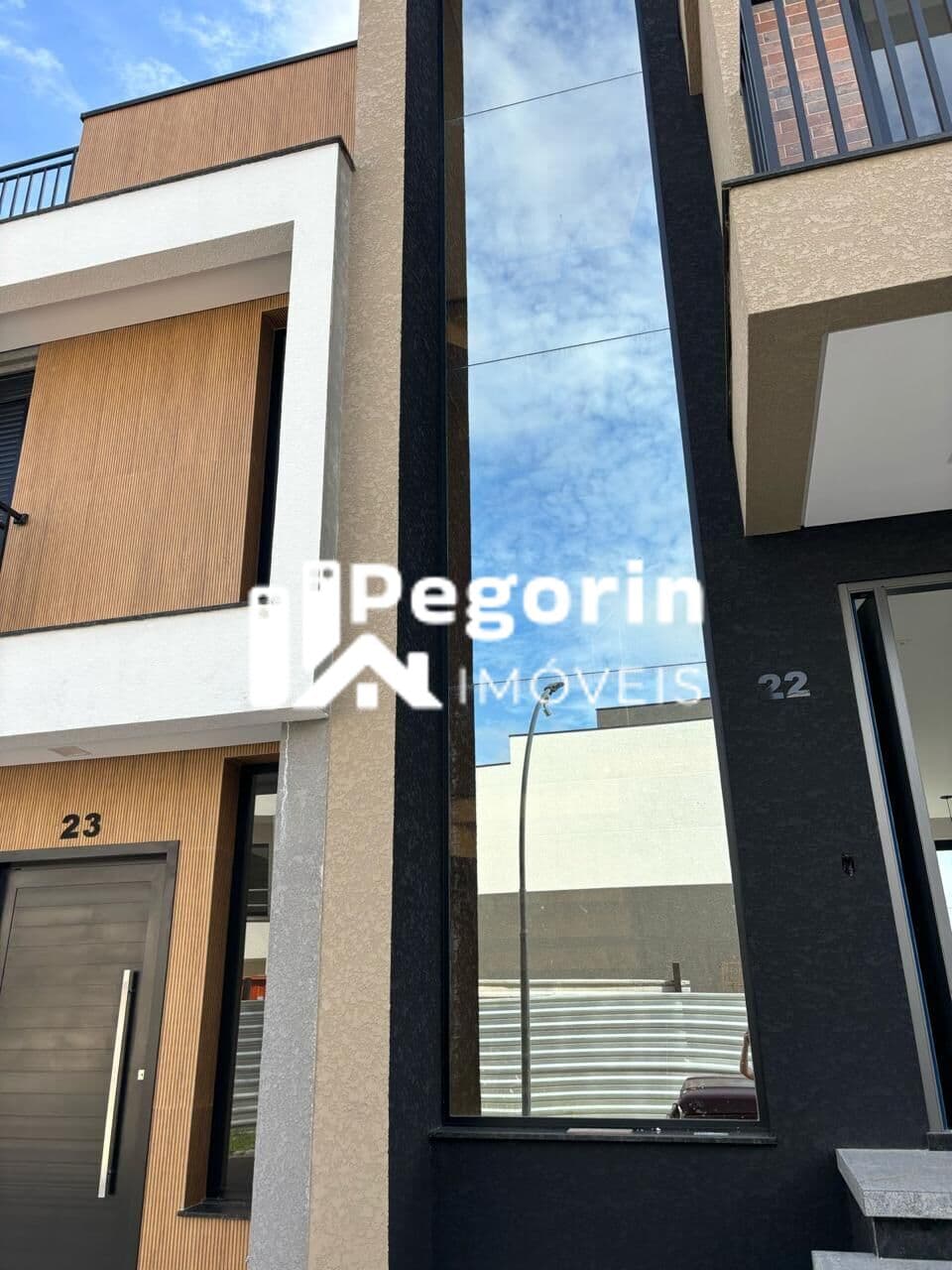 Sobrado à venda em Curitiba, Pinheirinho, com 3 quartos, 217,00m²