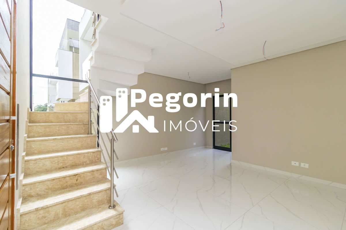 Sobrado à venda em Curitiba, Uberaba, com 3 quartos, 104m²
