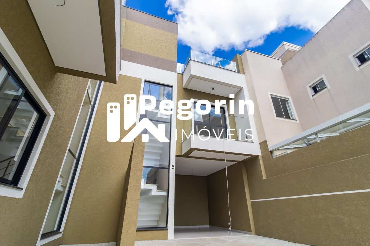 Sobrado à venda em Curitiba, Uberaba, com 3 quartos, 104m²