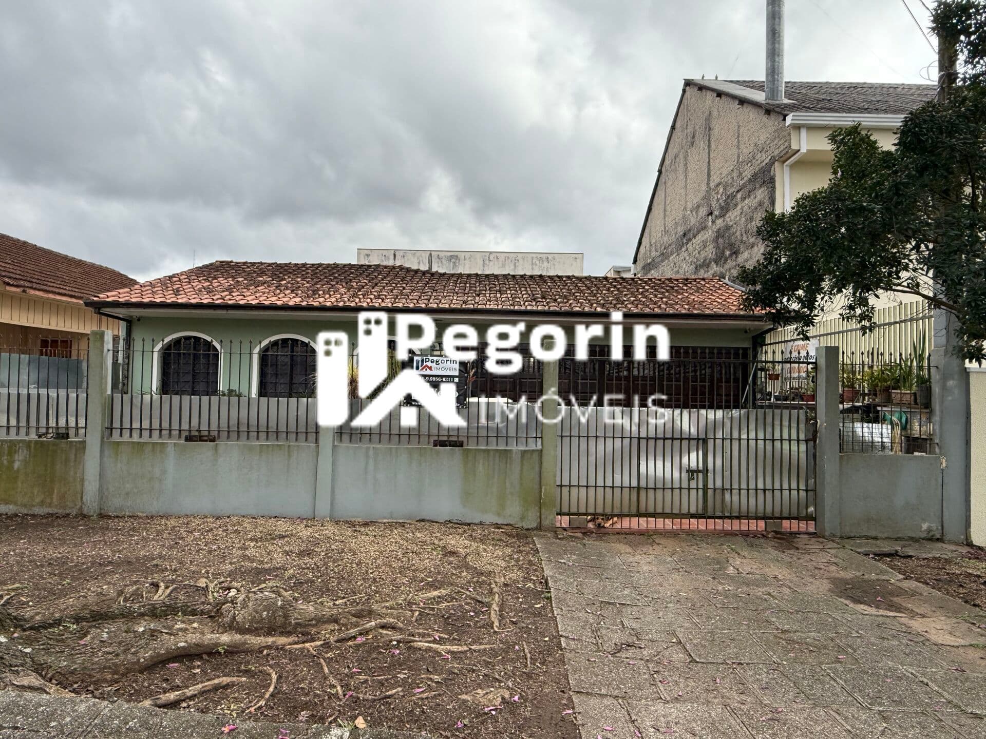 Casa à venda em Curitiba,Alto Tarumã, com 4 quartos, 180,00m²