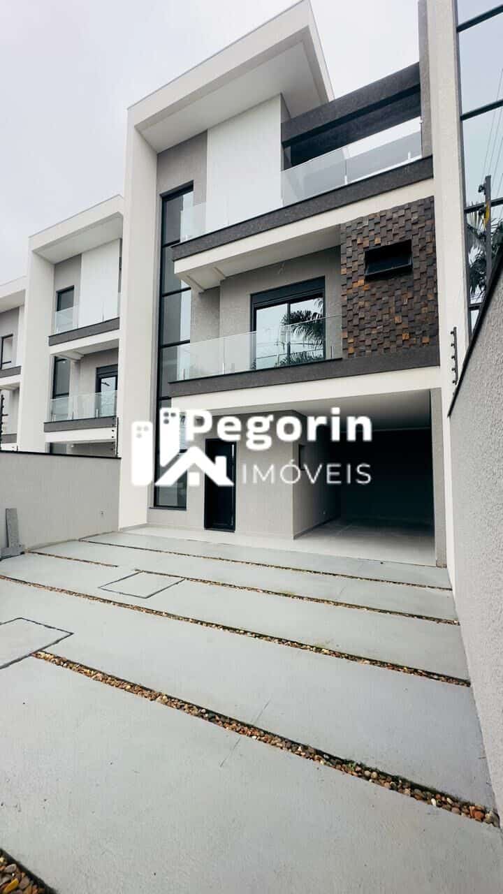 Sobrado à venda em Pinhais, Centro, com 3 quartos, 253,42m²