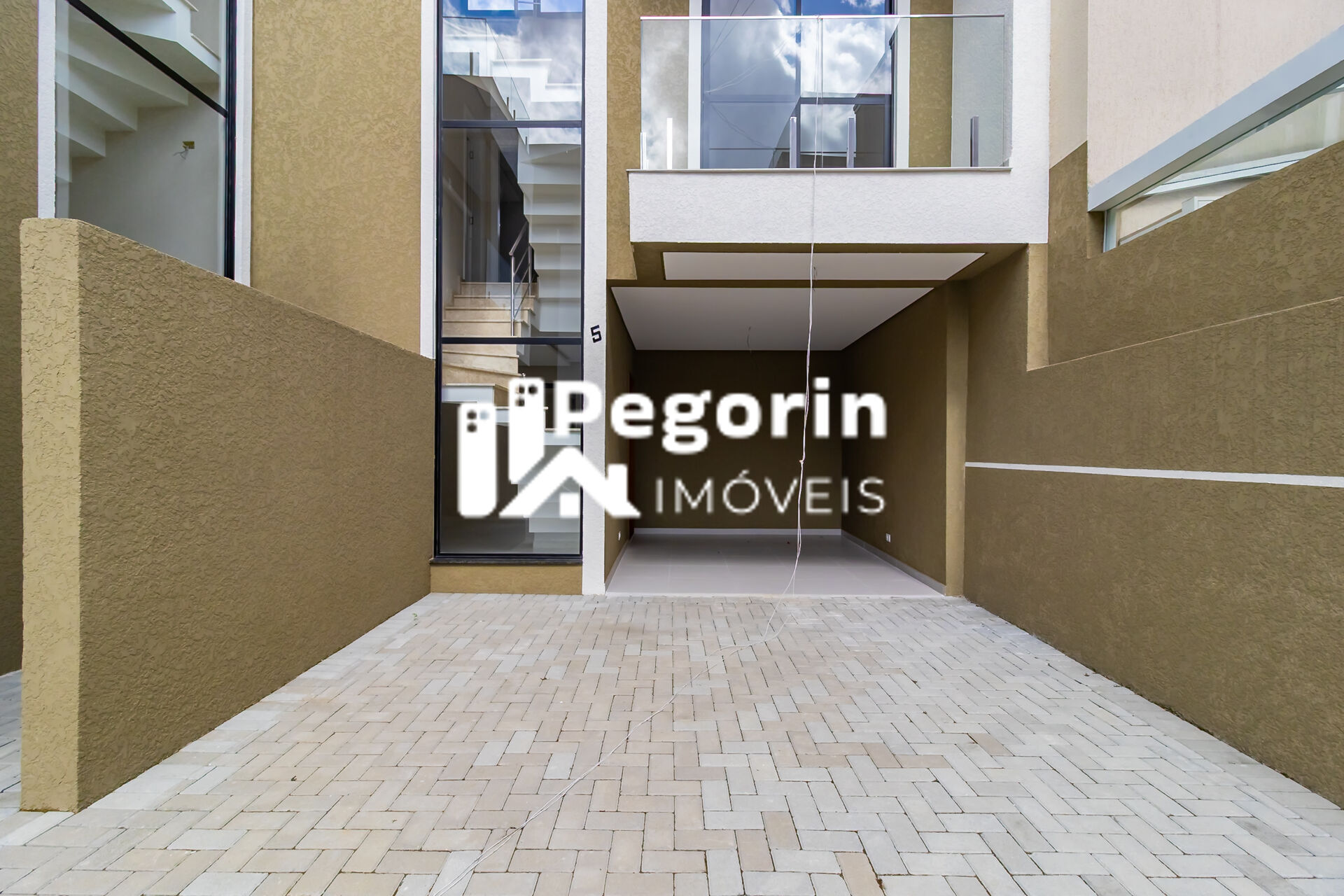 Sobrado à venda em Curitiba, Uberaba, com 3 quartos, 107,00m² - Pegorin Imóveis