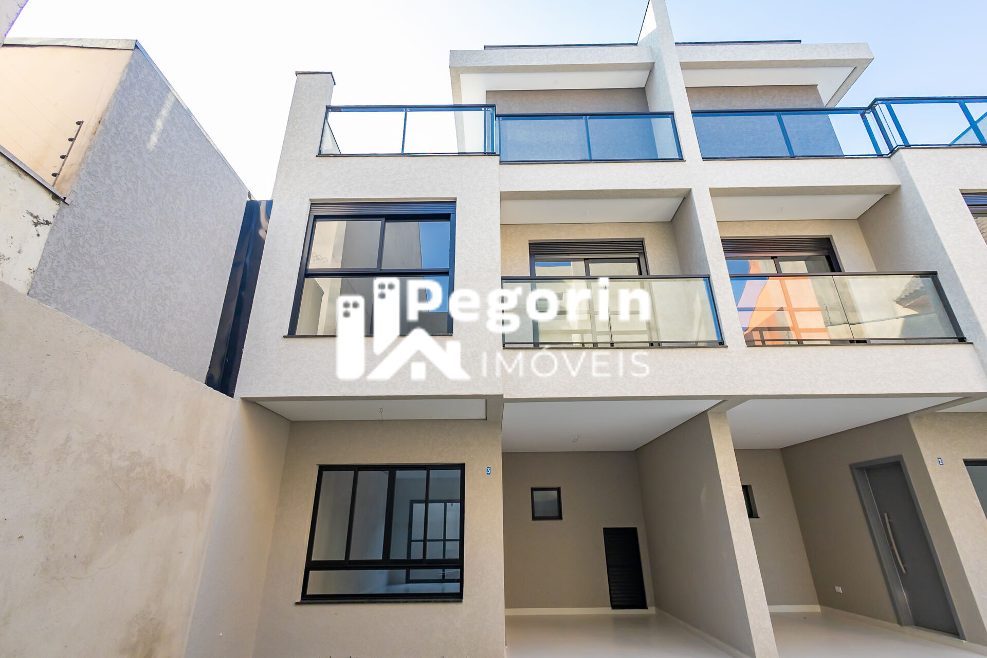 Sobrado à venda em Curitiba, Jardim das Américas, com 3 quartos, 140,00m² - Pegorin Imóveis