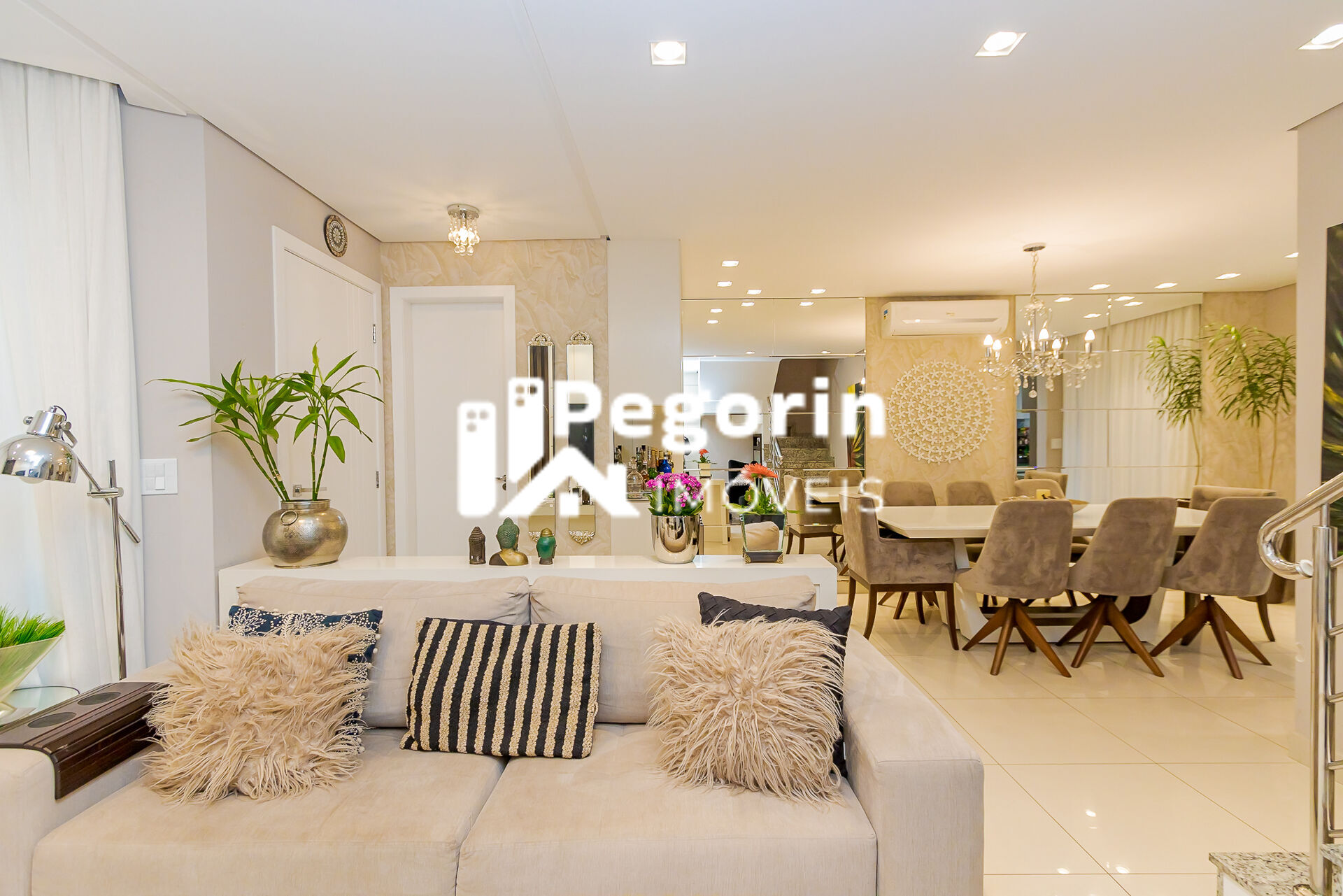 Sobrado Triplex Alto Padrão - Pegorin Imóveis